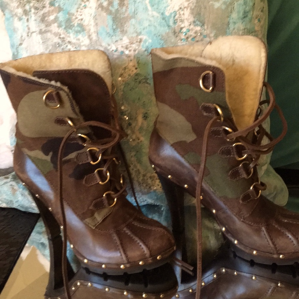 MICHAEL KORS High heel Camo Boots.